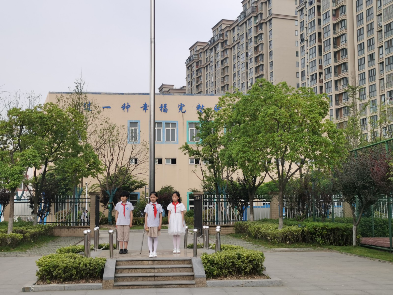 【星光摄小】特殊的“追星”，不一样的六一—摄小（天佐路）第十五周升旗仪式系列报道