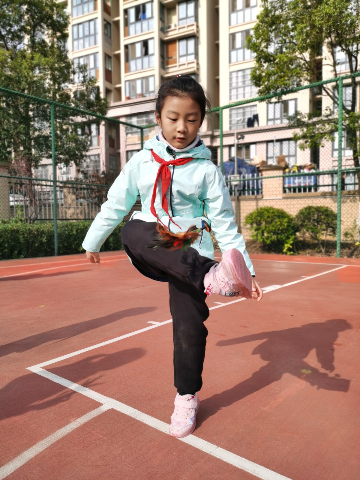 【星光摄小】摄山星城小学每月一赛之踢毽子比赛 踢出乐趣，踢出健康