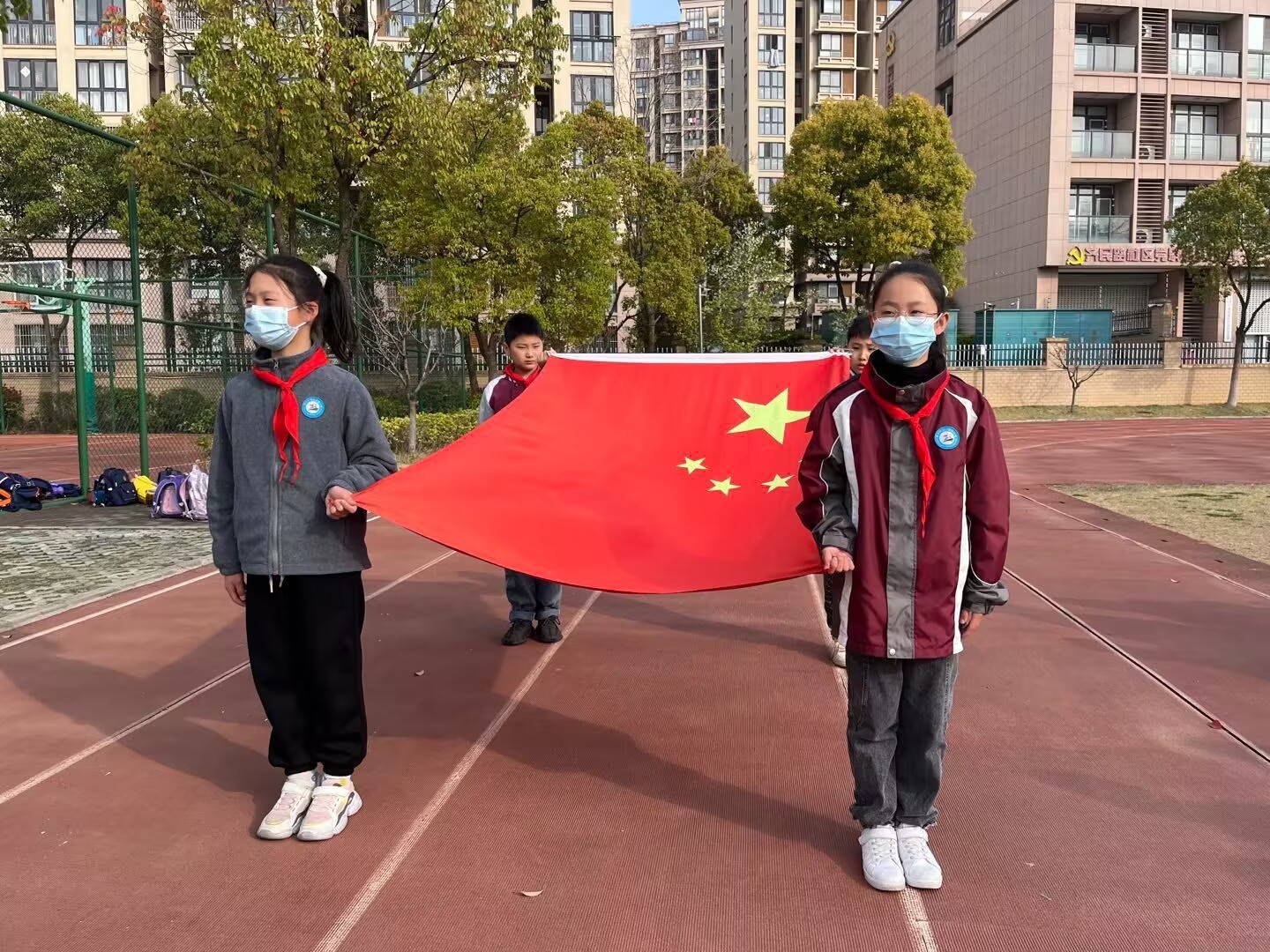 【星光摄小】安全伴我行--摄小天佐路校区第八周升旗仪式系列报道