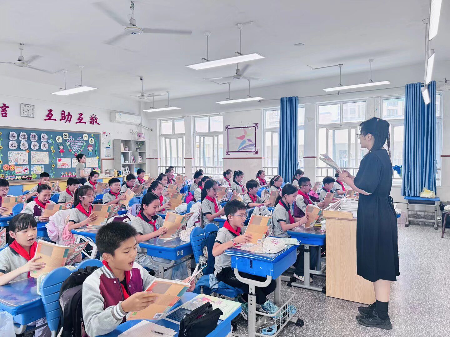 【星光摄小】规范课堂常规，筑牢成长基石——摄小天佐路分校成功举办9月课堂常规评比活动