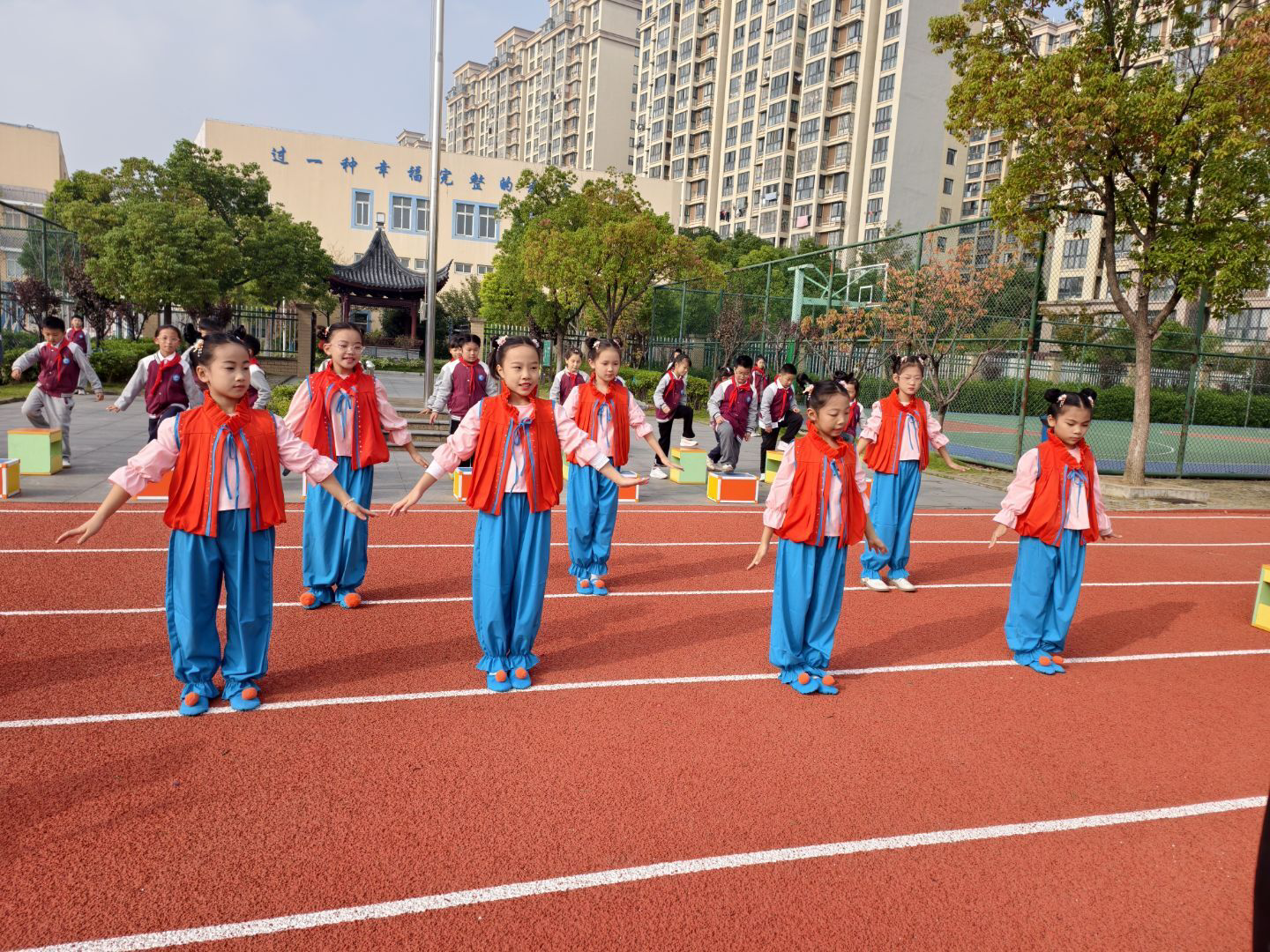 2-1国旗下表演.png 2-1国旗下表演.png