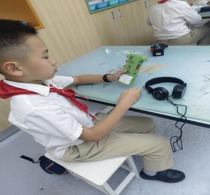小学科学社团无线电测向期末报道_html_3b2118b8.jpg