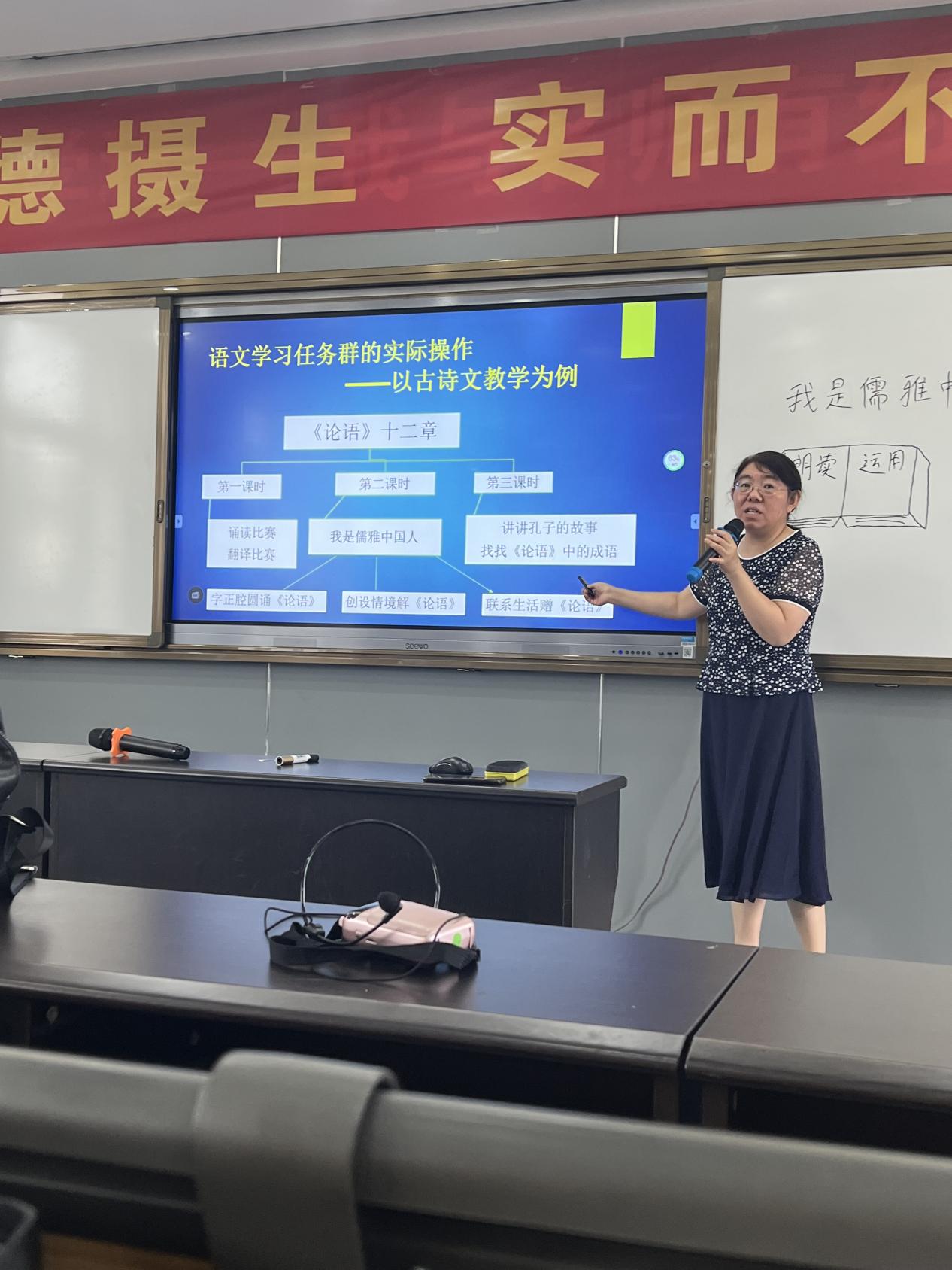 语文组区教研活动新闻稿_html_m7425aff5.jpg