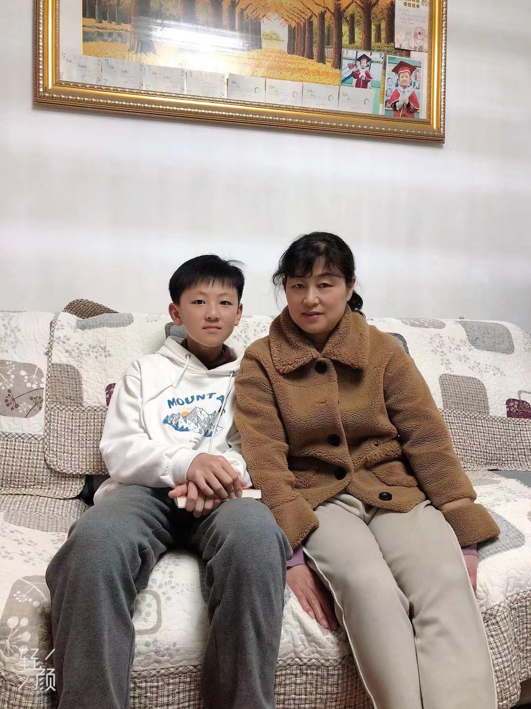 八1杨瑞妈妈沈永玲女士.jpg