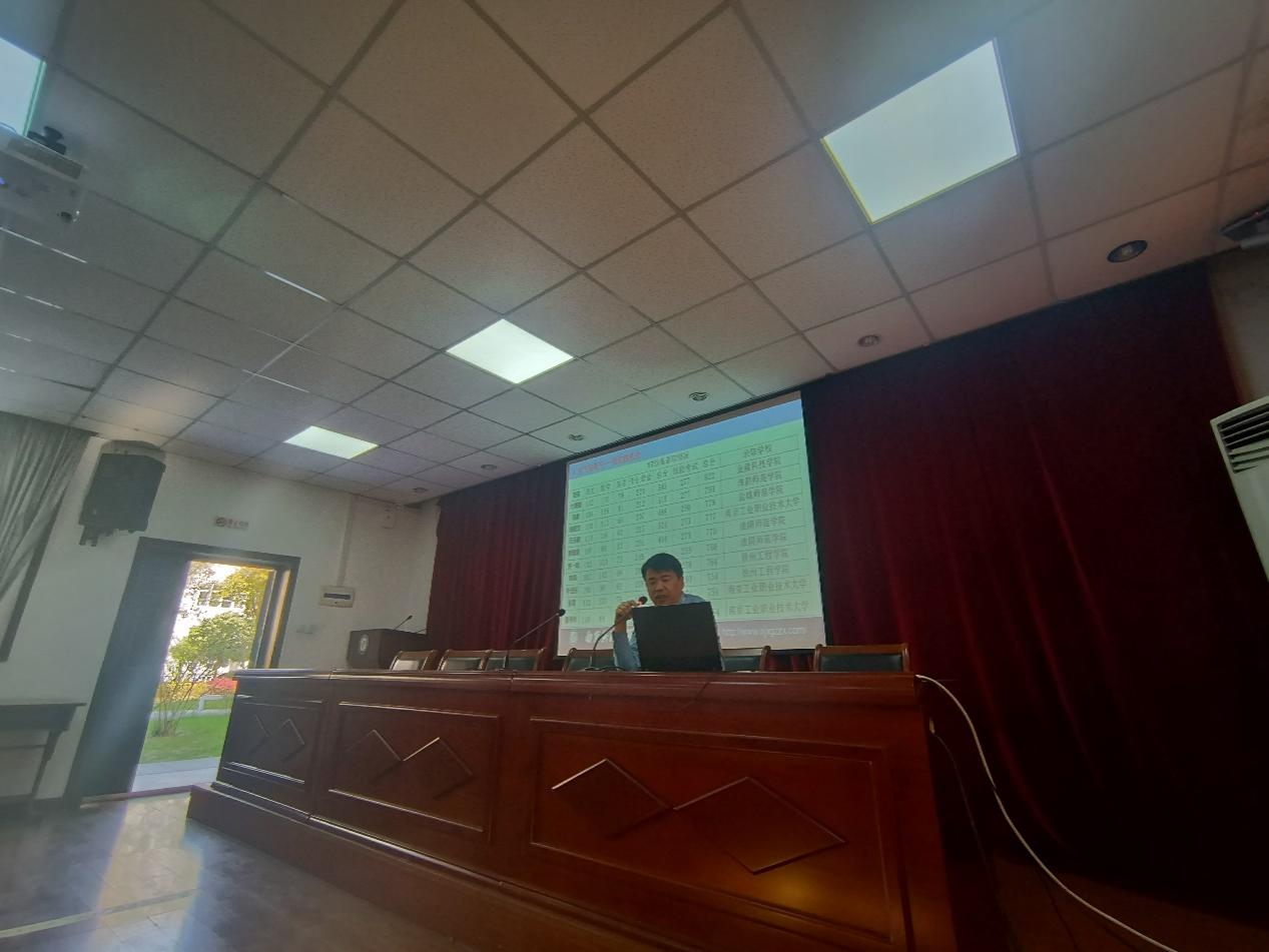 20210326系部家长会（20综高）新闻稿_html_1d8c870.jpg