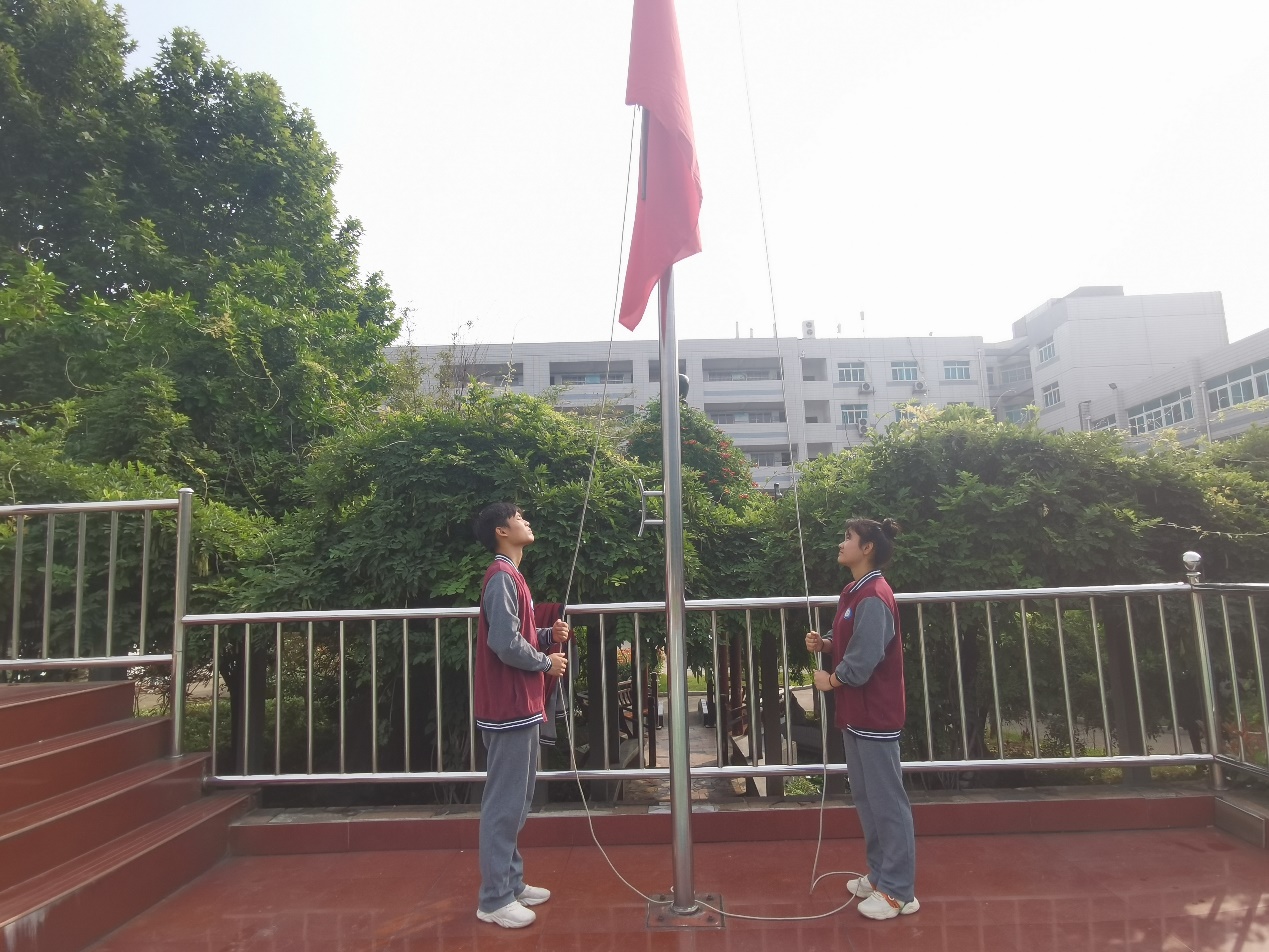 5月30日 第十七周升旗仪式_html_m1109f5e0.jpg