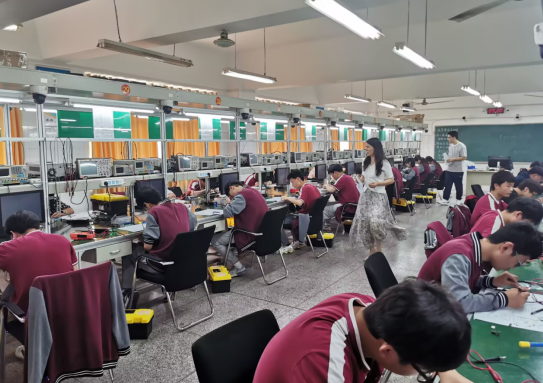 培育大国工匠   锤炼技能人才_html_2b9421a8.png