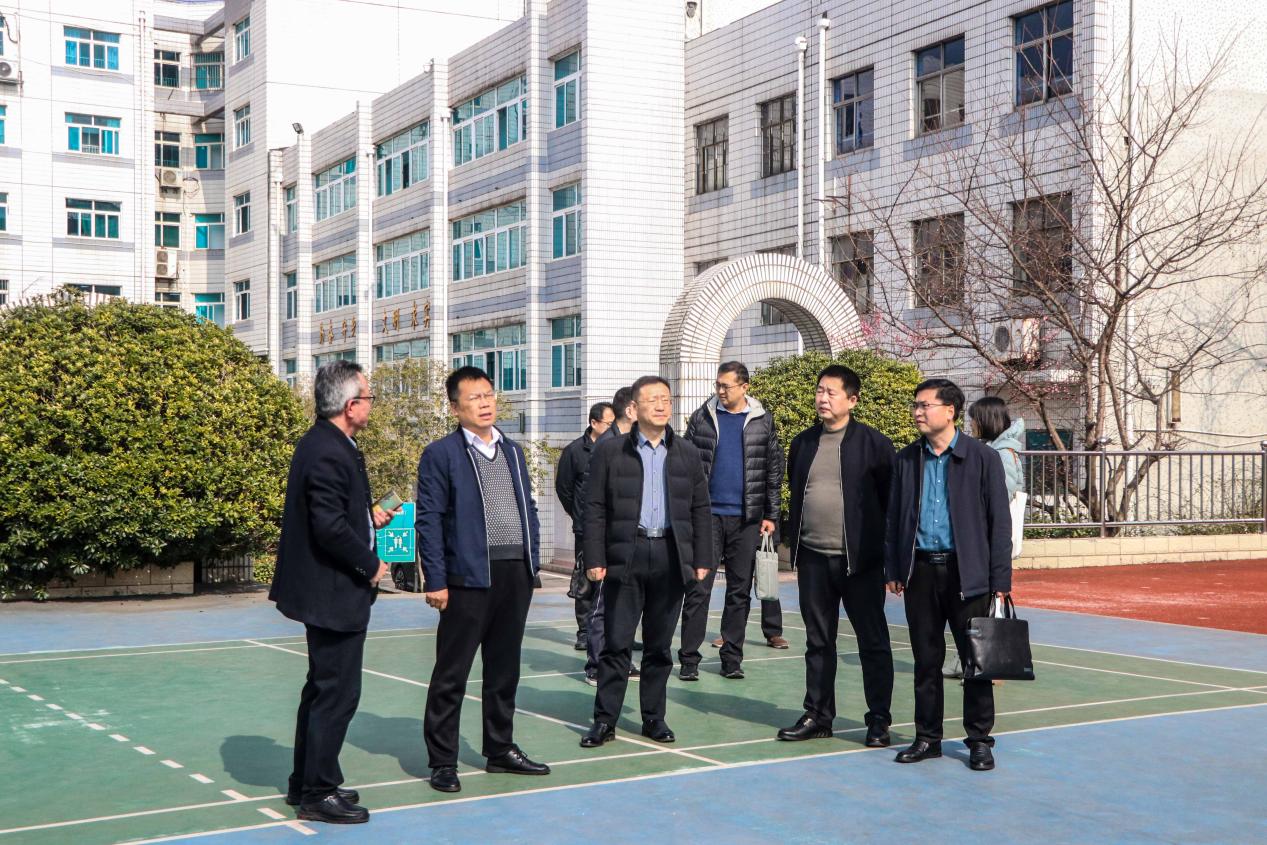 3月7日 市教育局田家英副局长一行来校调研_html_664961bd.jpg