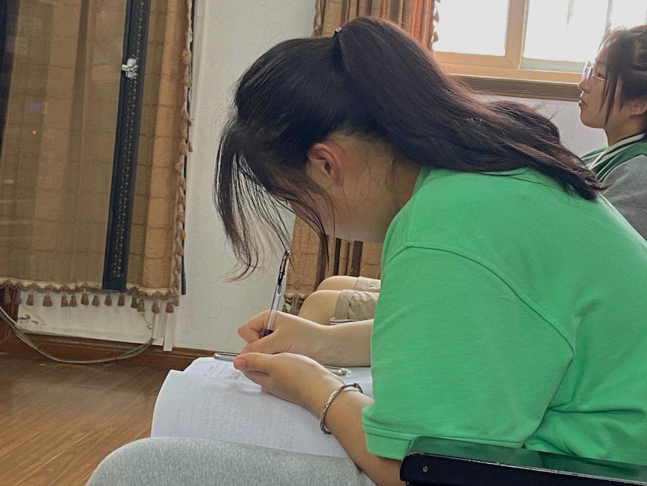 青春不“毒”行——新港中专校开展禁毒宣传讲座_html_d744c74.jpg