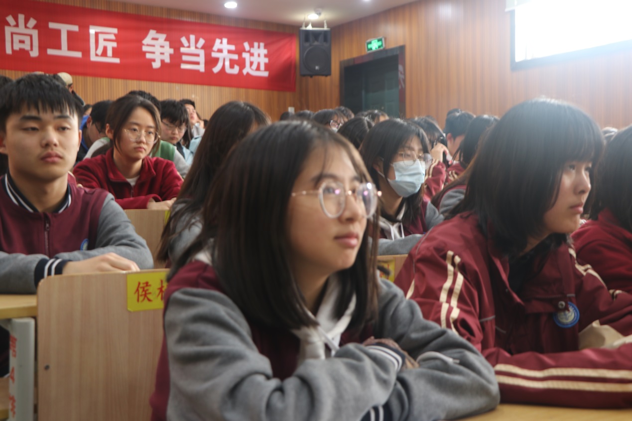 4月8日   党史专题宣讲  金科院秦广东福教授讲座123_html_4f9978b2.jpg