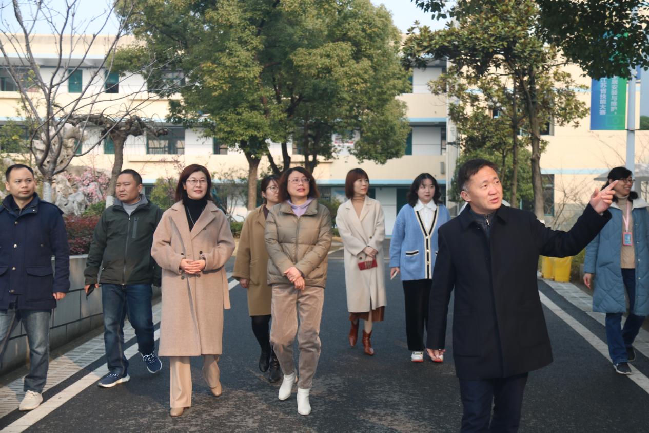 科研促发展 视导指方向02_html_140a8a98.jpg