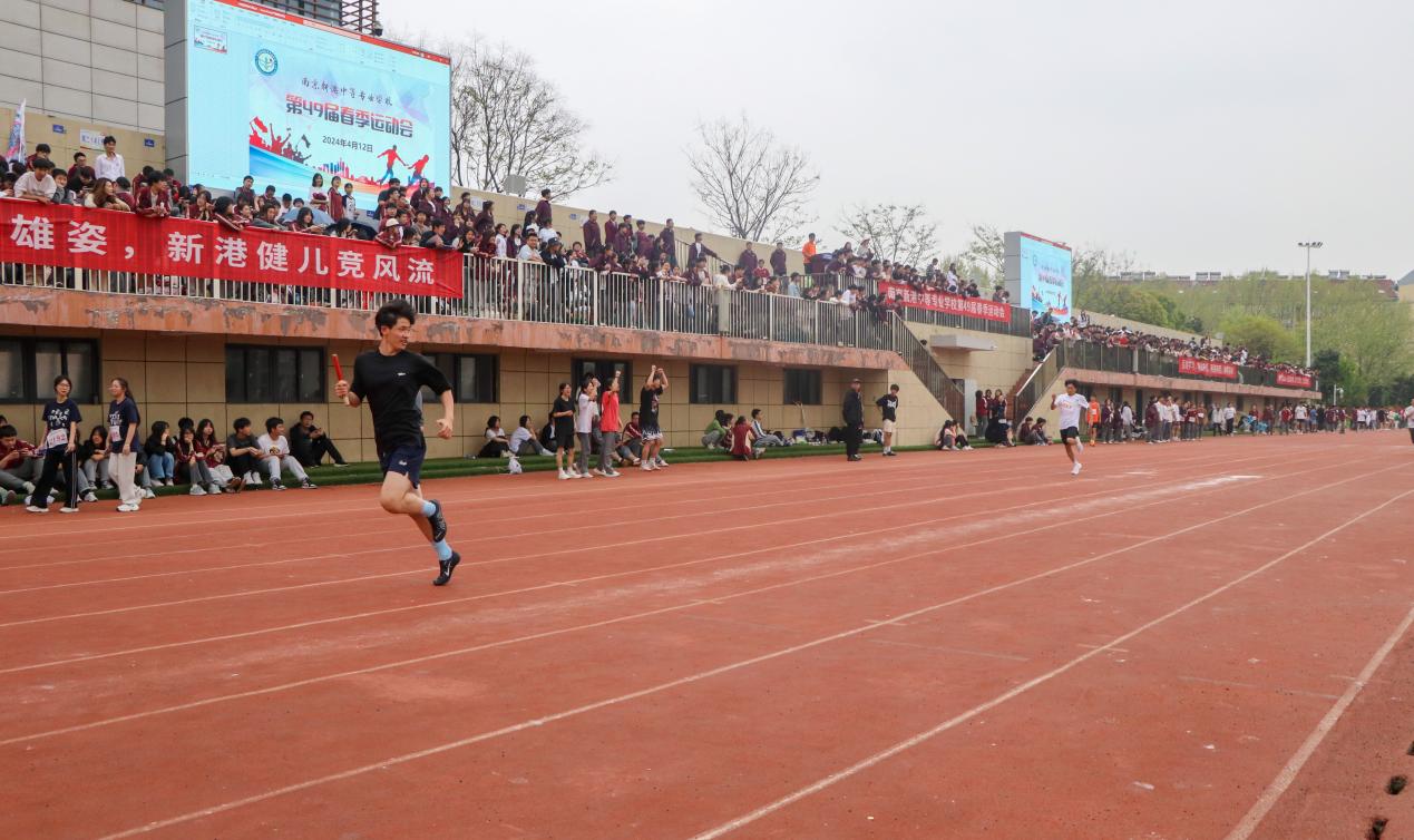 第四十九届春季运动会_html_16ec1198.jpg