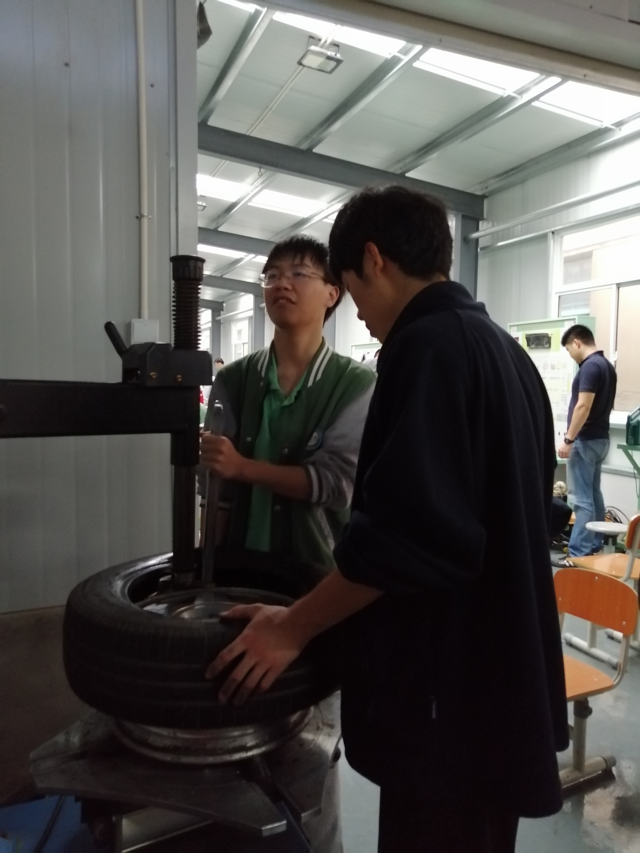 磨刀不误砍柴工——汽修年段标高实训_html_m51480d6e.jpg