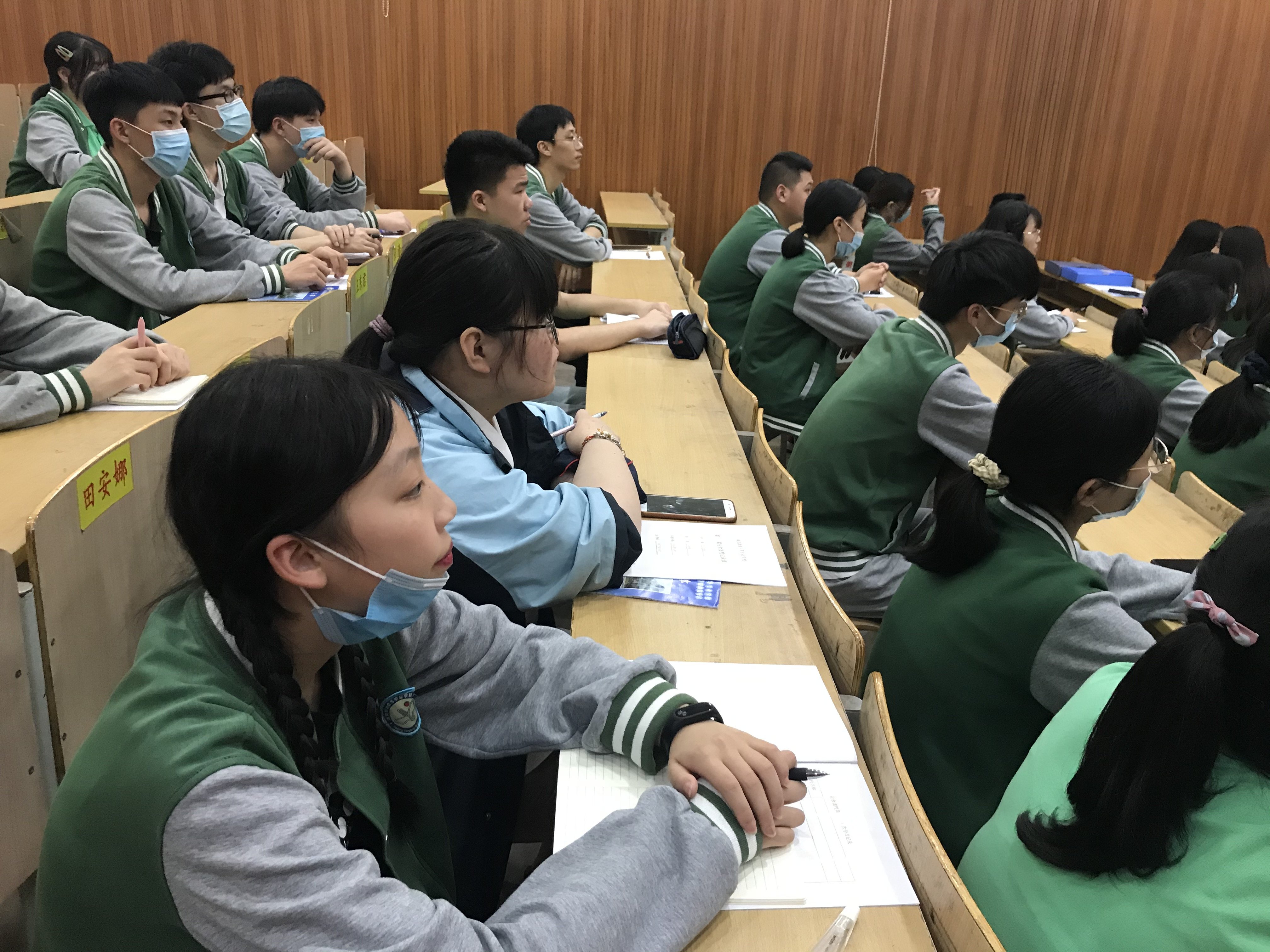 绽放战疫青春  坚定青春正能量_html_522bf8a9.jpg
