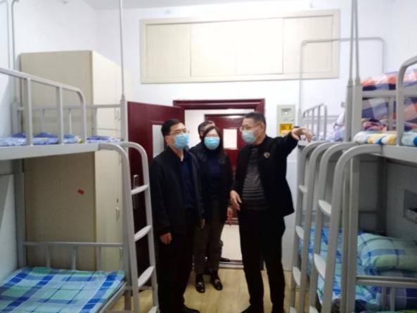 栖霞区教育局调研新港中专校12320220329_html_4c2a21a7.jpg