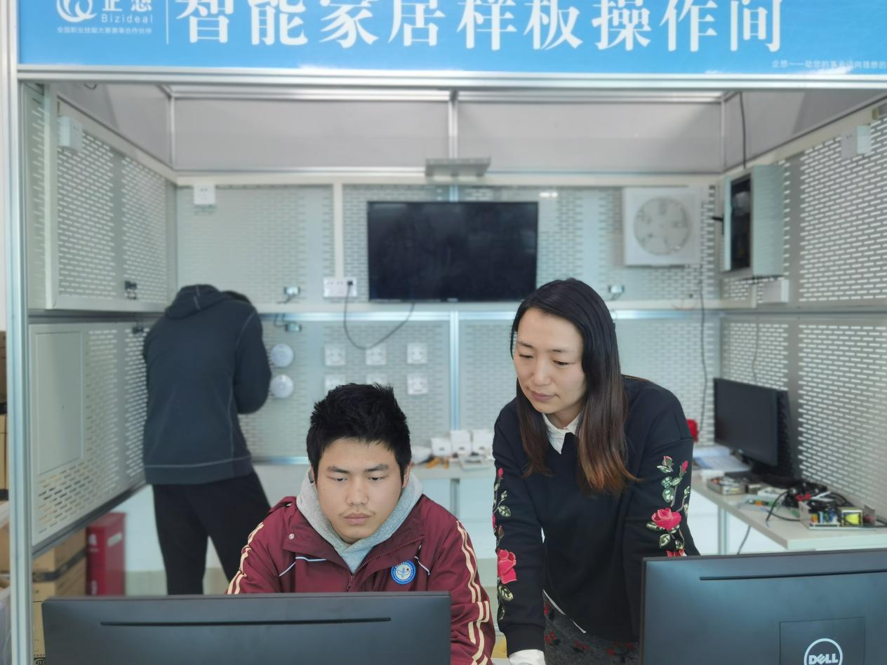 区优秀共产党员事迹123（万兰平）_html_m5f5756c6.jpg