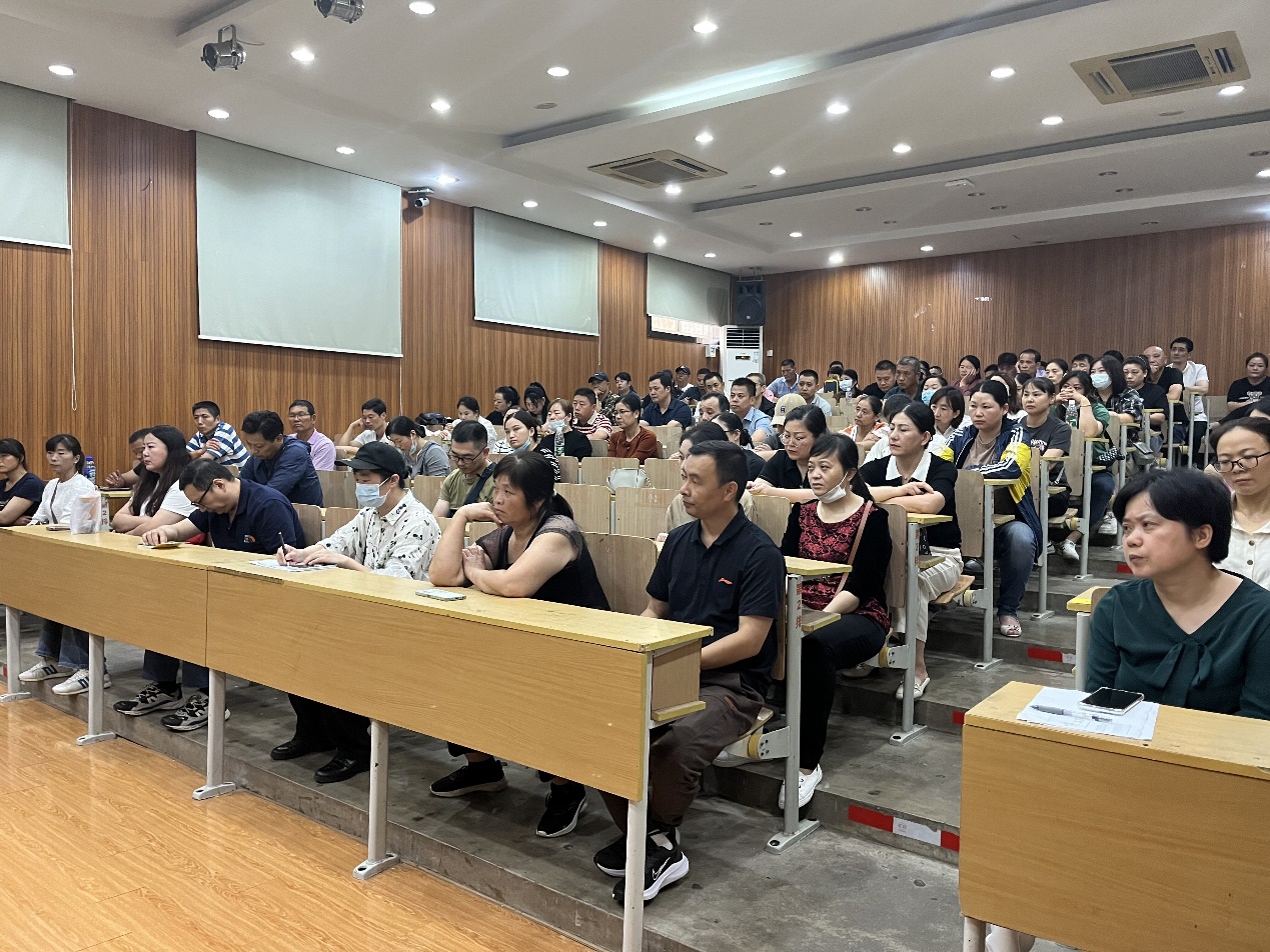 家校携手共进 搭建成长之路 新_html_m4cd31414.jpg