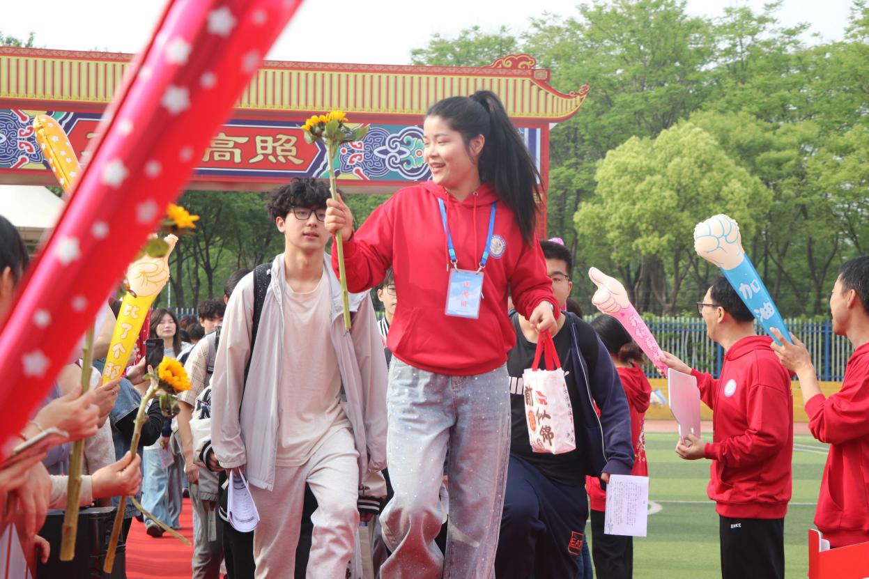 4月19日 南京新港中专举行职教高考出征仪式  685名学子壮志出征_html_m6c83bdb3.jpg