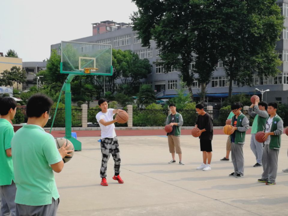 以人为本育桃李   以德育人馨满园_html_m35283d8b.jpg