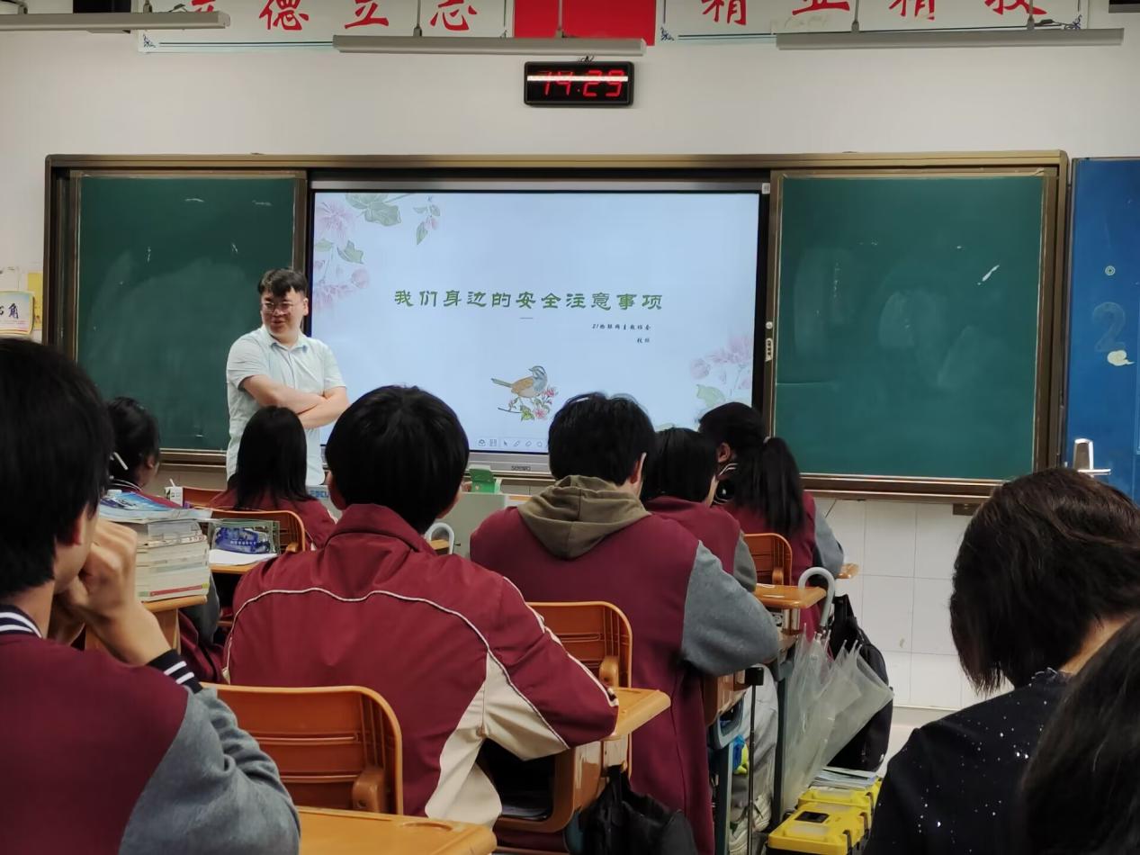 主题班会专项督导报导（2023.5.6）_html_m3be1f4b8.jpg