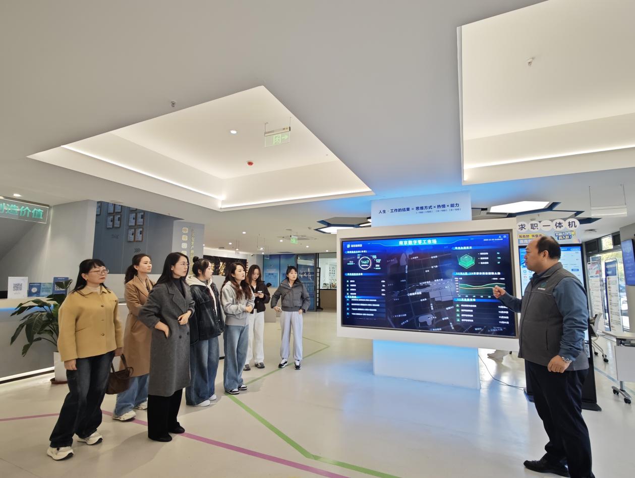 枫红草绿 山高水长 栖霞湟中东西部协作职教师资交流会在新港中专举行_html_m58403e88.jpg