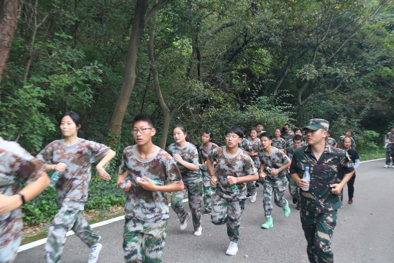 拉练 活动通讯稿_html_6fcaab6a.jpg