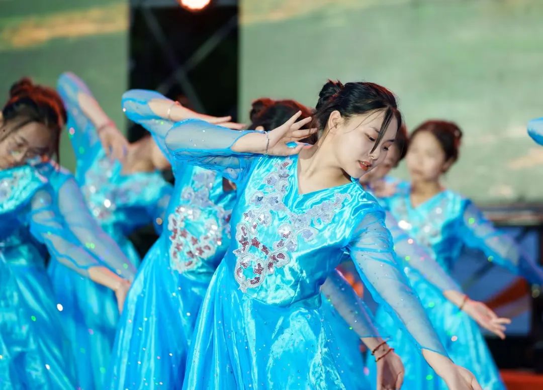 十八而志 我们启航  微信_html_1d42915a.jpg