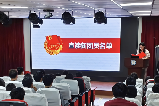 佩戴团徽承使命_html_m54a3d5c8.png