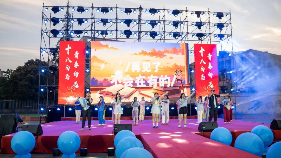 从成人门到工匠路，南京新港中专这场成人礼让传统与匠心同频共振！_html_m406820fe.jpg