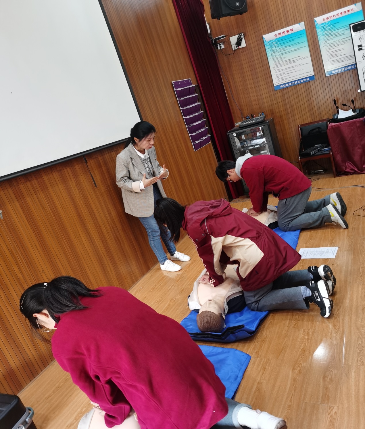 10月29日 学心肺急救技能，为生命保驾护航_html_3a357432.jpg