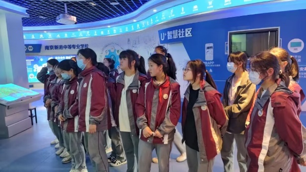 职业体验日(新闻稿)_html_7a1cacef.jpg