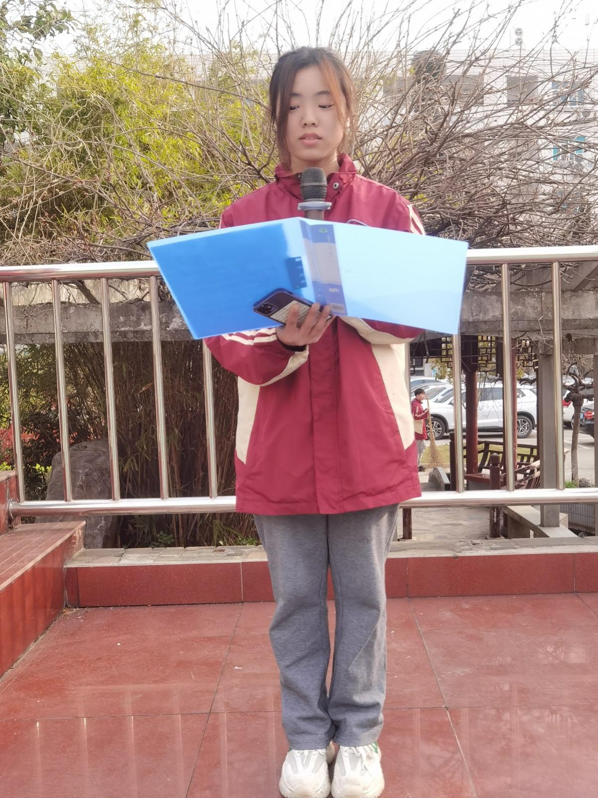 3月28日  第八周升旗仪式：安全伴我行_html_7c798801.jpg