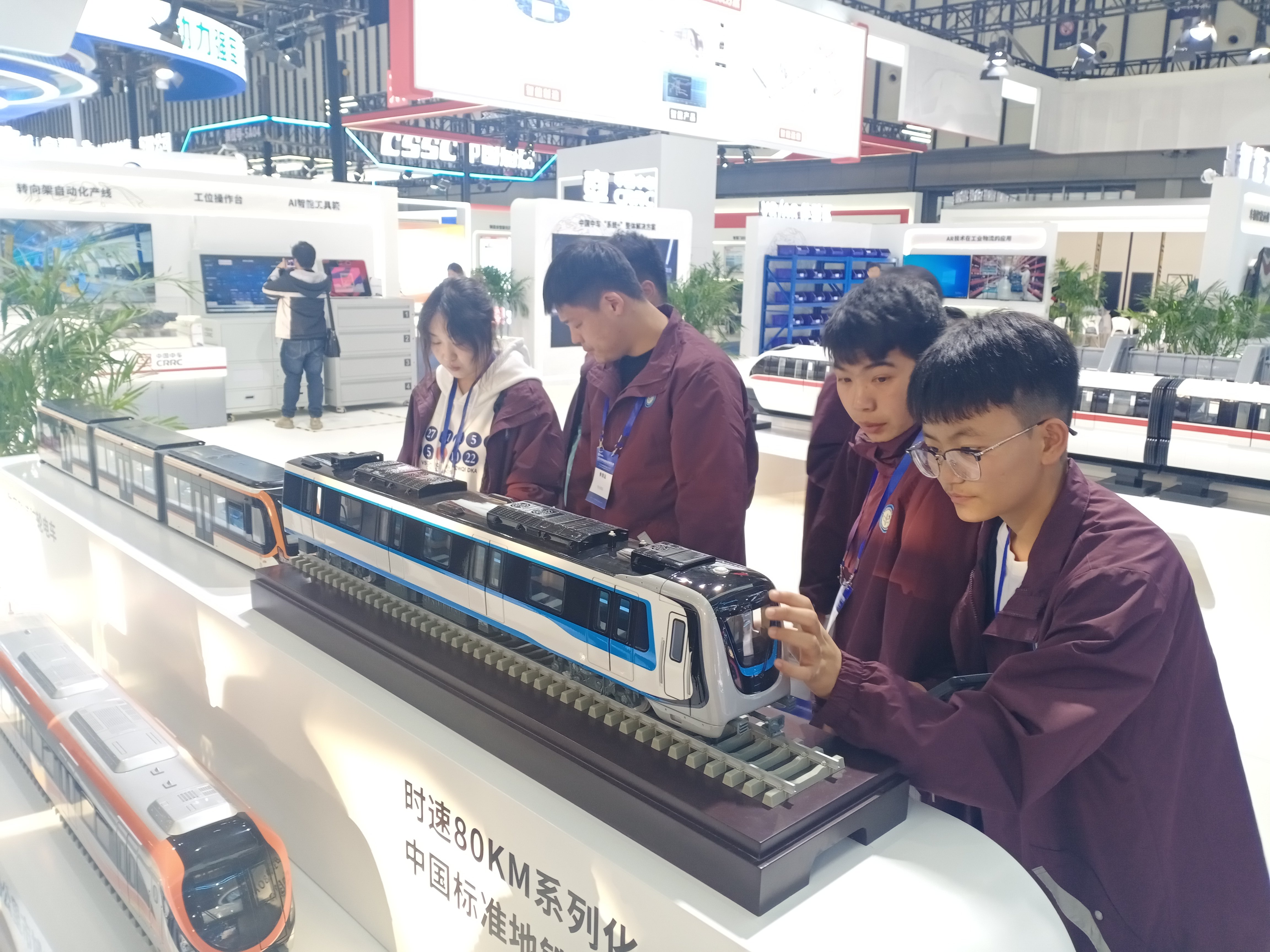 青海班参观2023世界智能制造大会_html_m7a6b7c6c.jpg