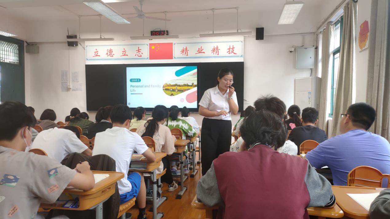 开学第一课  亮出新态度_html_m2285fe58.jpg