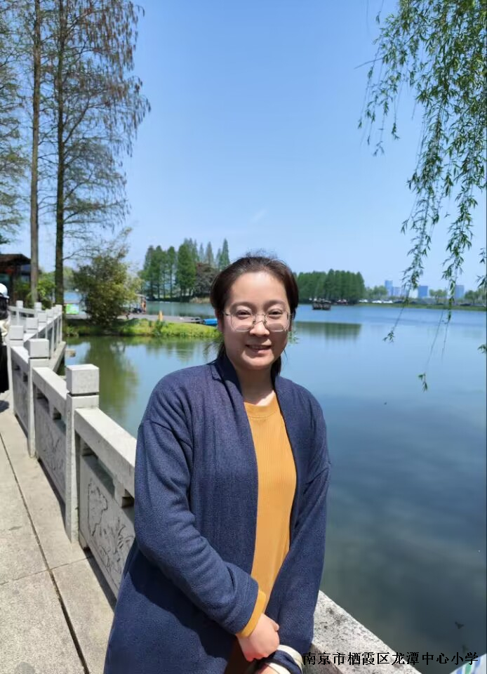 【灵美龙小·龙岸先锋】三尺讲台勤耕耘，不忘初心育桃李——龙岸花园校区张亚男老师优秀事迹