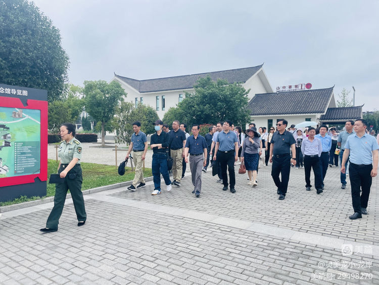 【灵美龙小·龙岸先锋】继承优良传统，争做时代新人_html_m655677b8.jpg