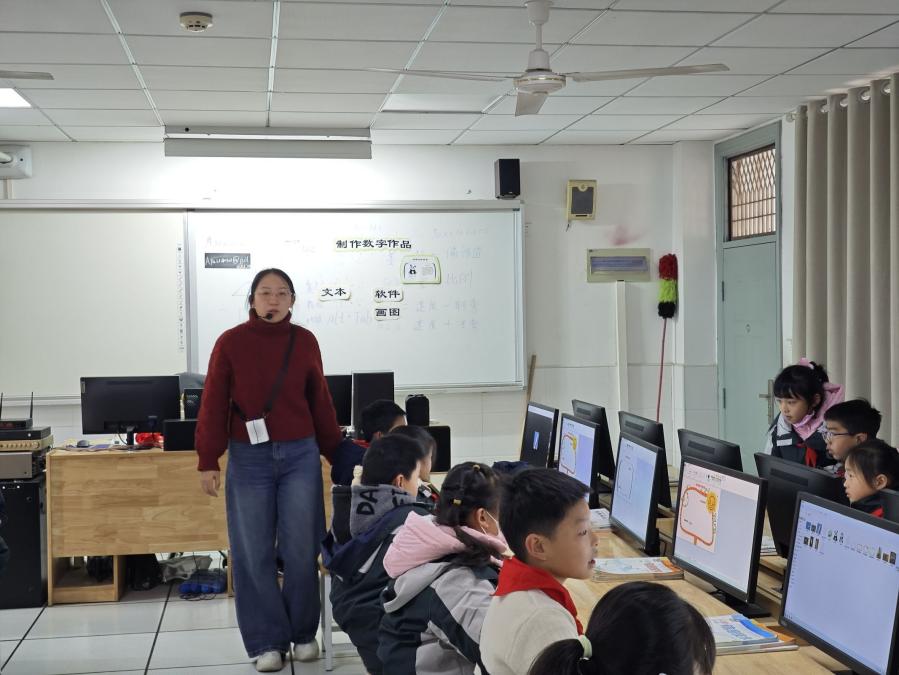 聚焦素养提升 共研课堂创新”--龙潭中心小学信息科技组第四次集体备课活动报道_html_m72044368.jpg