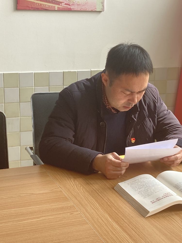 【江畔先锋·组织生活会】龙潭中心小学江畔人家校区党支部开展组织生活会及民主评议党员工作_html_m462b554d.jpg