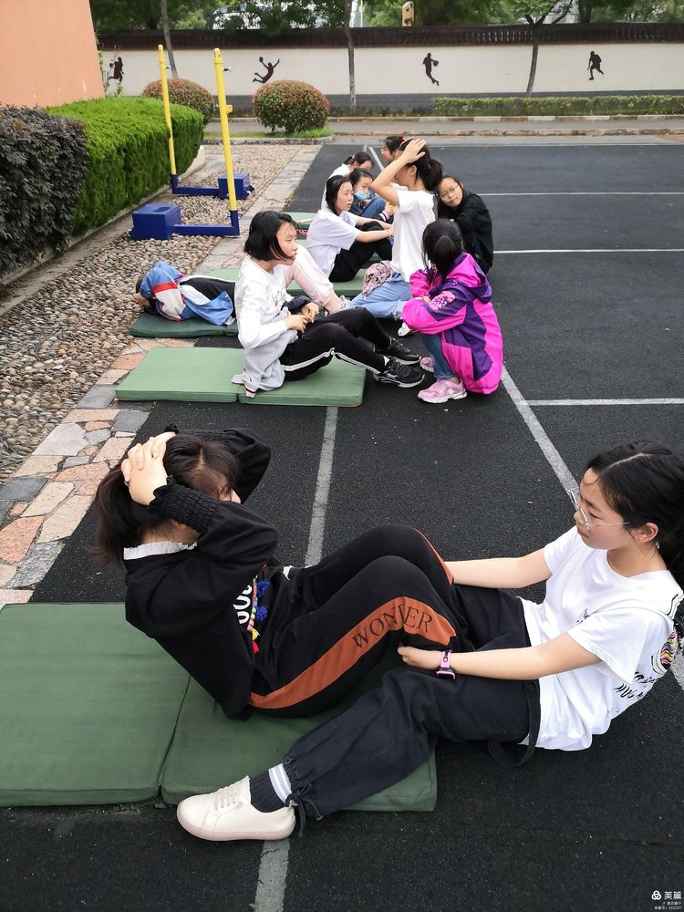 靖安小学阳光体育节报道（图文）_html_m1fbec226.jpg