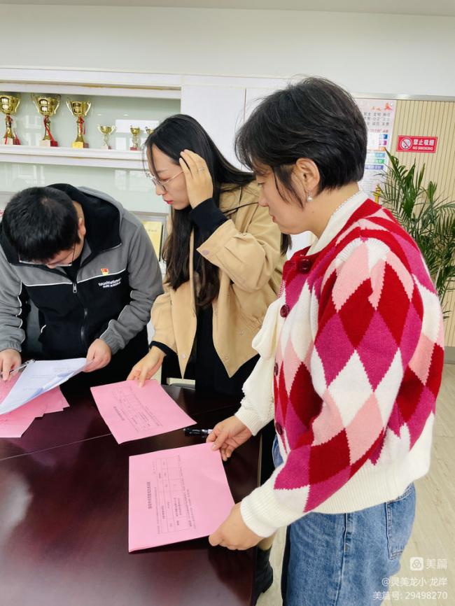 同心心向党，奋进新征程——龙岸校区党支部深入学习党的二十大会议精神暨接收预备党员会议_html_55a94a66.jpg