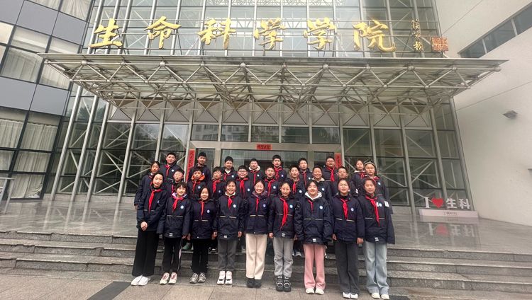 2025.3.12探秘珍稀动植物，邂逅奇妙大自然——龙潭中心小学开展“知行”校外实践活动_html_m3601dcb8.jpg