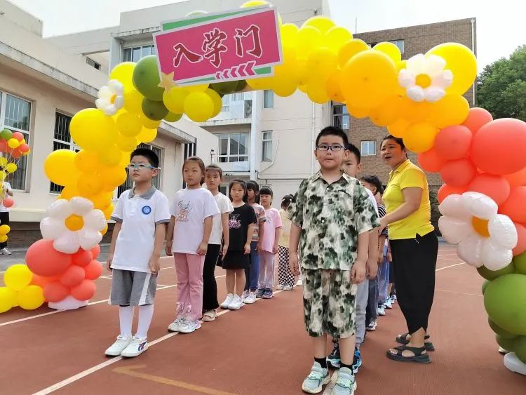 【灵美龙小&middot;江畔】讲文明爱劳动 筑新梦跃新程——龙潭中心小学江畔人家分校举行2023年秋季学期开学典礼暨入学仪式_html_70655092.jpg