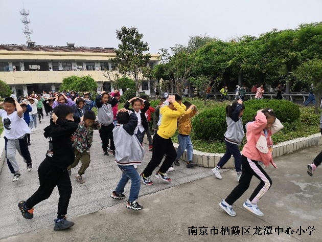 【雅韵先锋·团队活动】防震减灾，珍爱生命——靖安小学开展防震安全演练