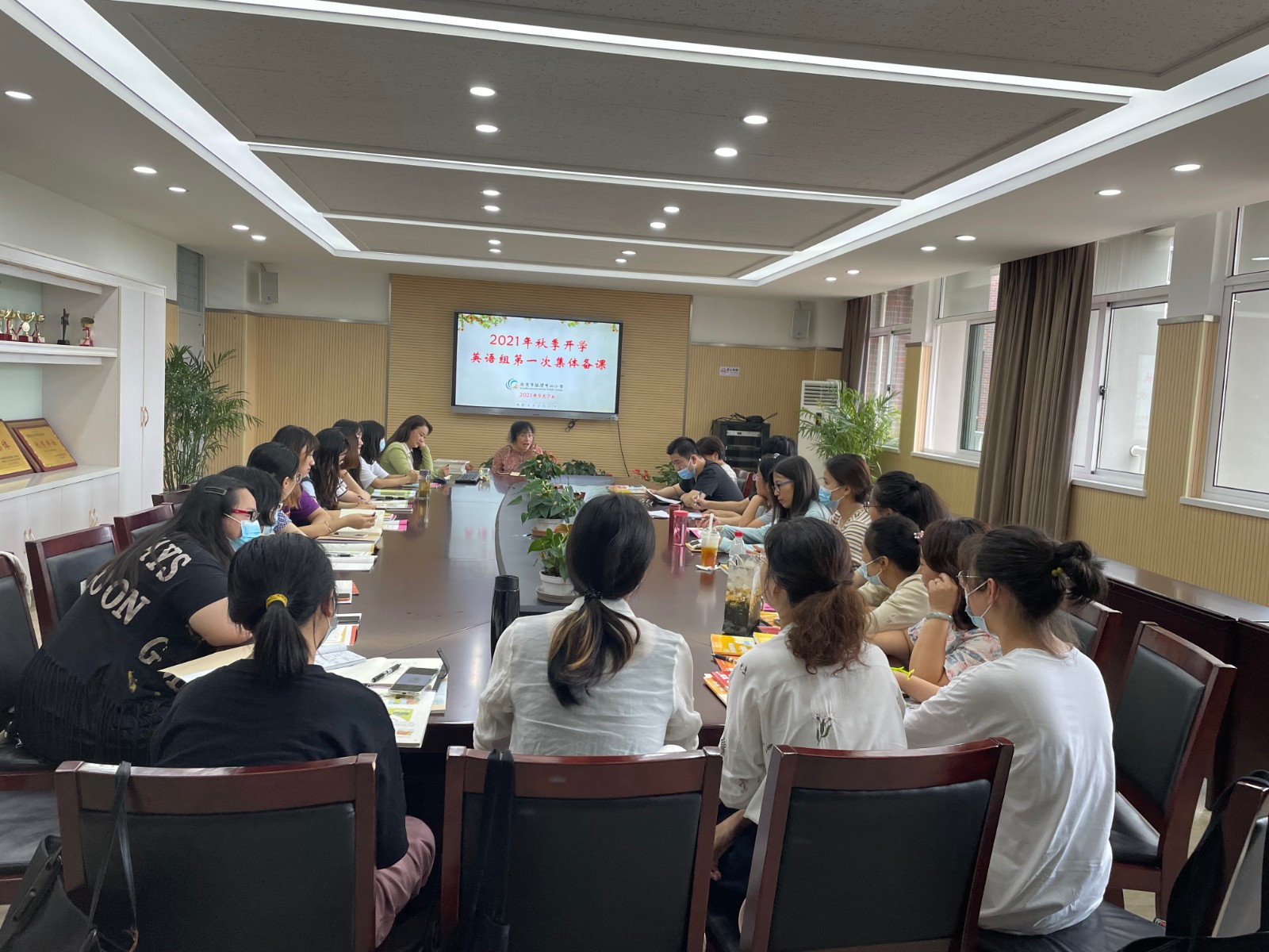 【灵美龙小】以研促教 携手前行