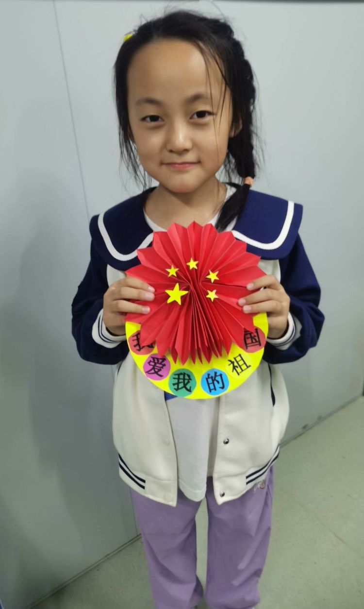 【江畔先锋·团队活动】学习党的二十大，童心筑梦迎国庆——龙潭中心小学江畔人家分校开展国庆节主题系列活动_html_m1907cfa0.jpg