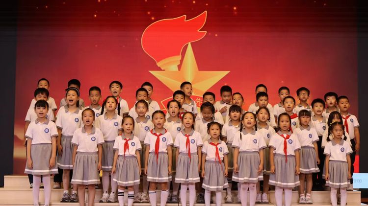2025.9.28红歌嘹亮 童心向党——龙潭中心小学开展“红领巾爱祖国”校园合唱比赛_html_4ba01be5.jpg