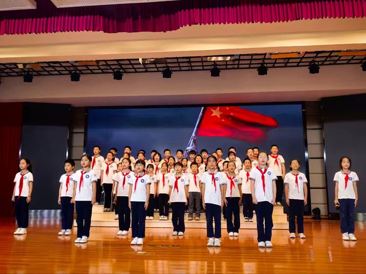 2025.9.29童声颂祖国 薪火永相传——龙潭中心小学开展“红领巾爱祖国”校园朗诵比赛_html_9f8426e.jpg