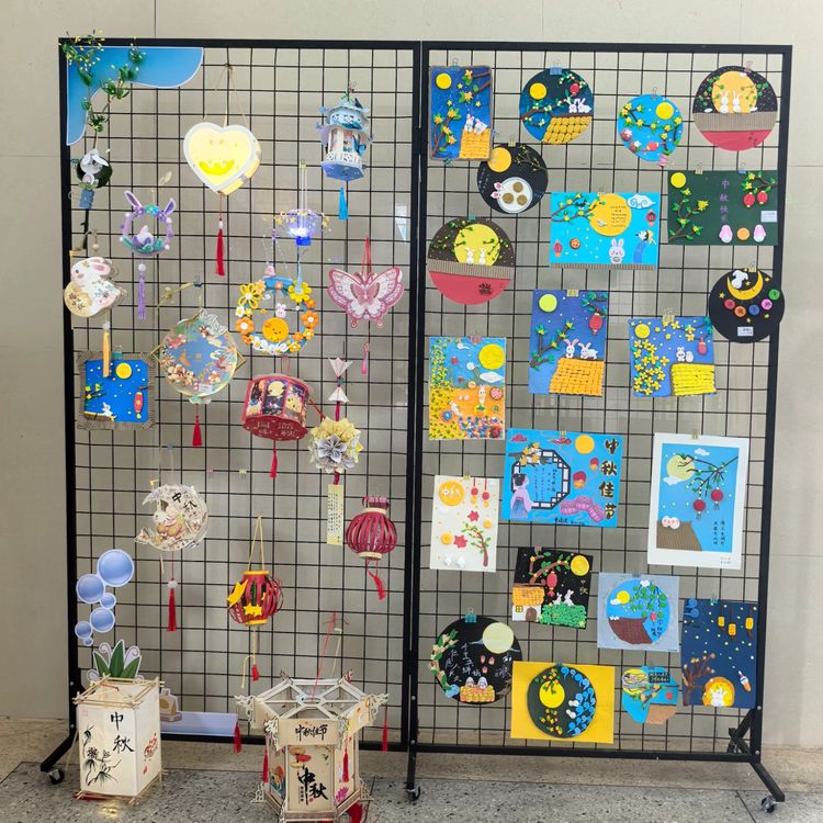 2025.9.30童心筑月 情满中秋——龙潭中心小学开展“我们的节日·中秋”系列活动_html_m56d99952.jpg