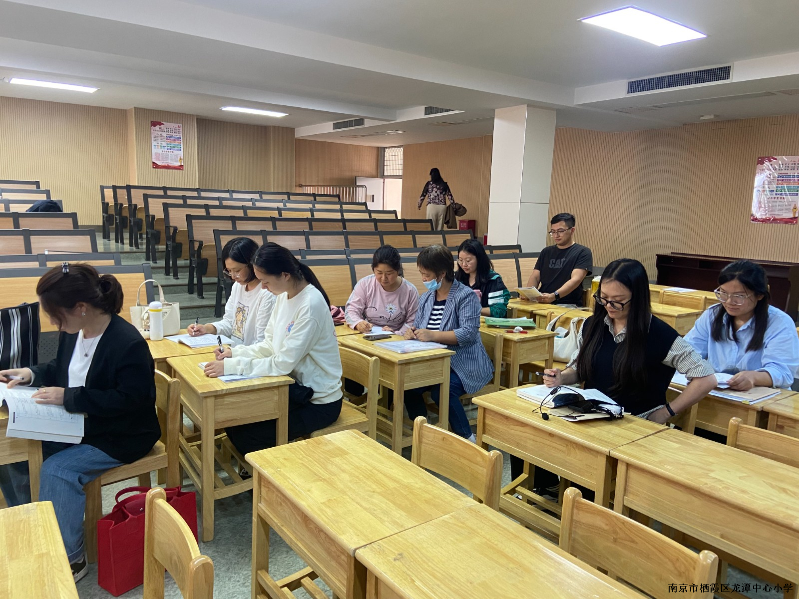【灵美龙小】减负增效，让课堂看得见——二年级语文组第二次集体备课活动