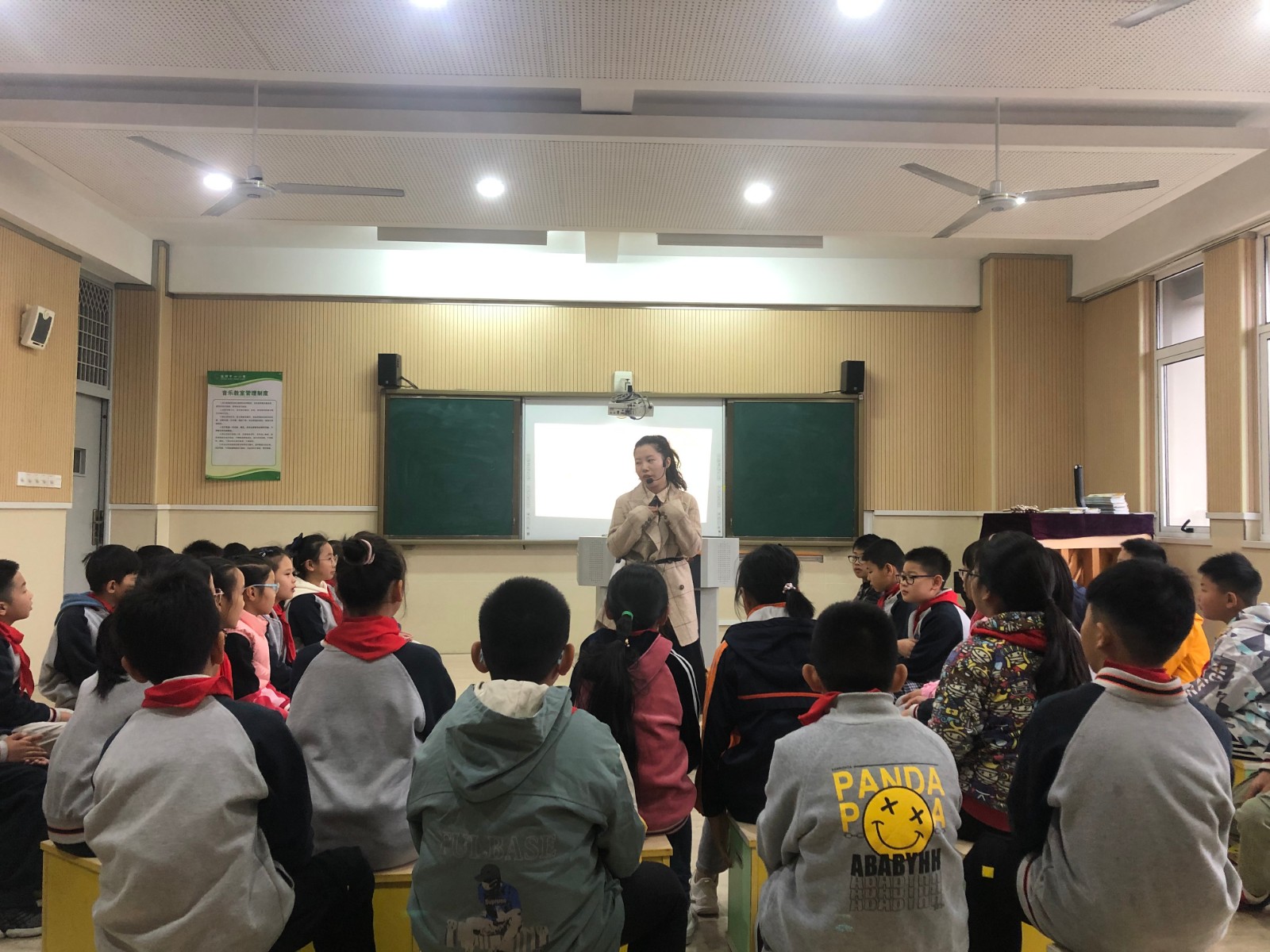 【灵美龙小】中高年级抒情类歌曲教学探究